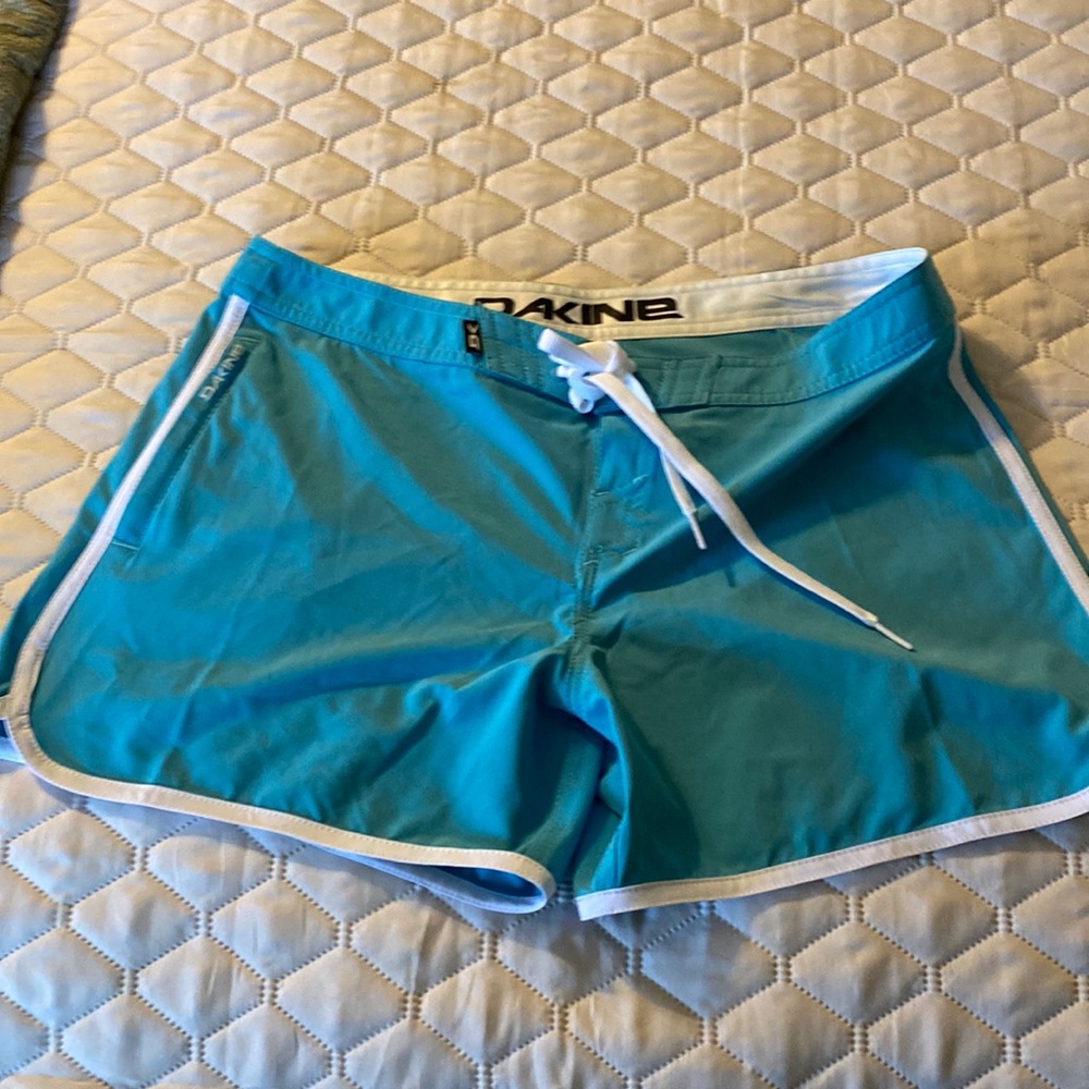 - Dakine Women’s Board shorts size Sm-NWOTS